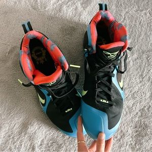 Nike basketball shoes men’s size 13